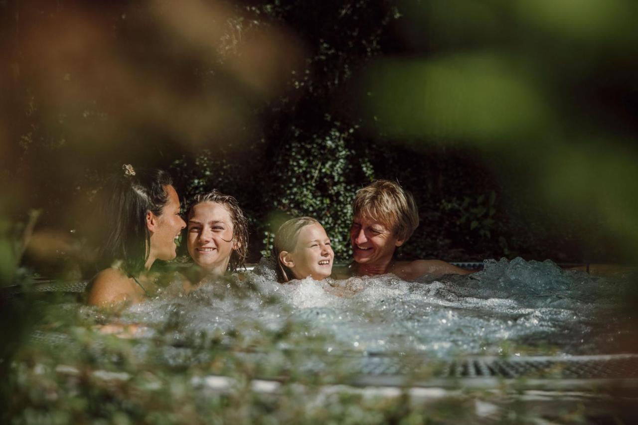 ホテル Familien ザールバッハ・ヒンターグレム エクステリア 写真